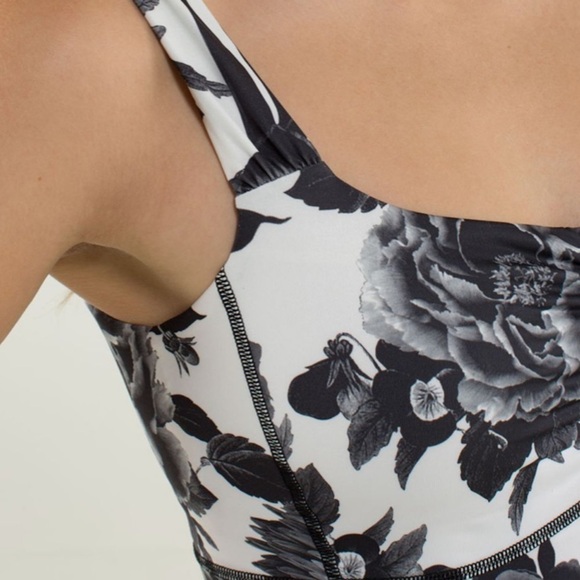 LULULEMON Aria Tank II, Brisk Bloom Black White / White Floral, Size 6 - Picture 4 of 10